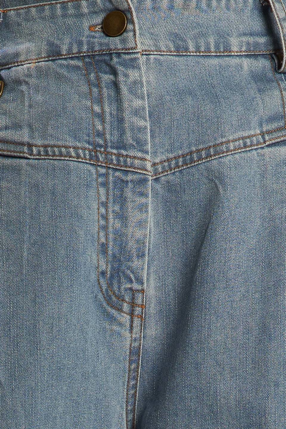 WONDERING WHY LIGHT DENIM PANTS Flying Tomato